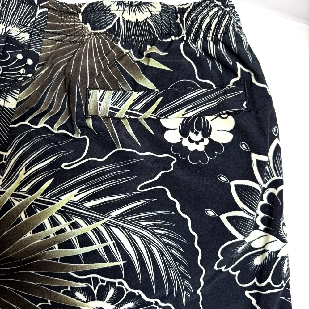 Tommy Bahama Men's Swim Trunks Size M Black Floral Hawaiian Board Shorts NWT‎